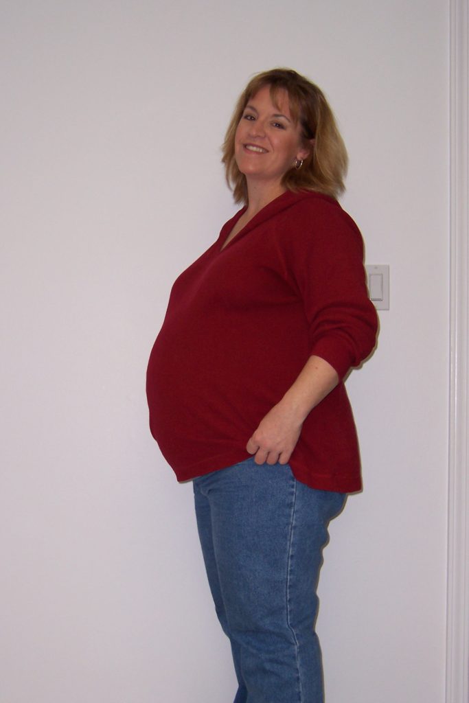 surrogate-twin-pregnancy